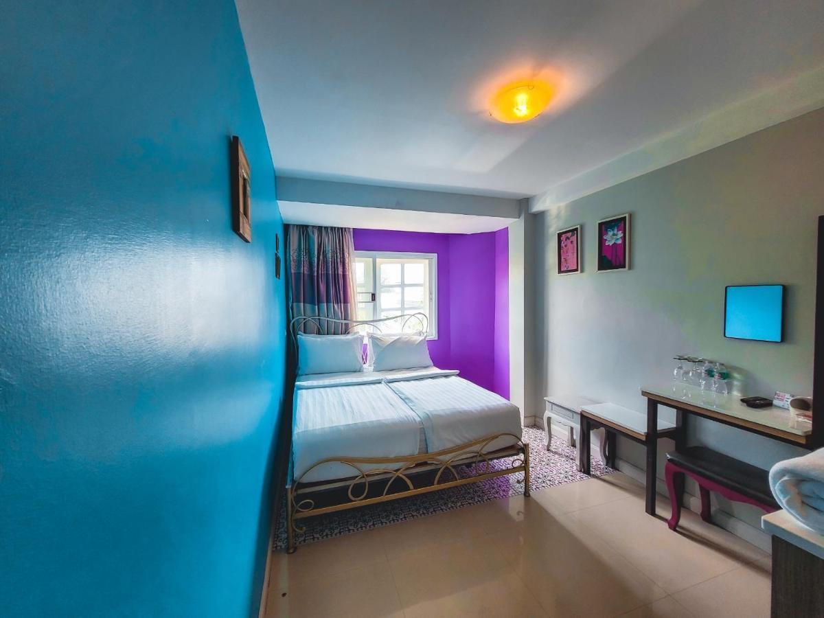 Bb House Rambuttri Hostel Bangkok Exterior photo